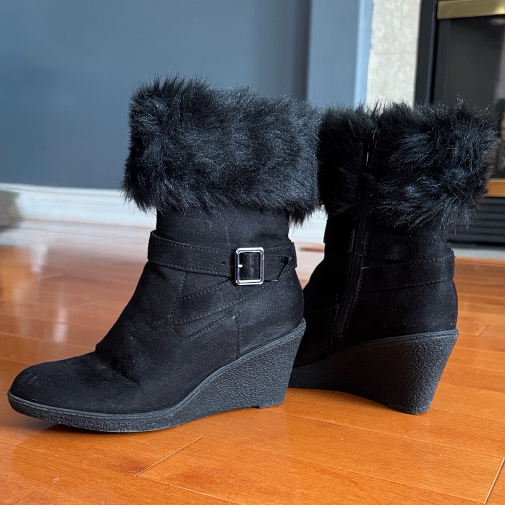 Elegant Black Faux Fur Winter Boots